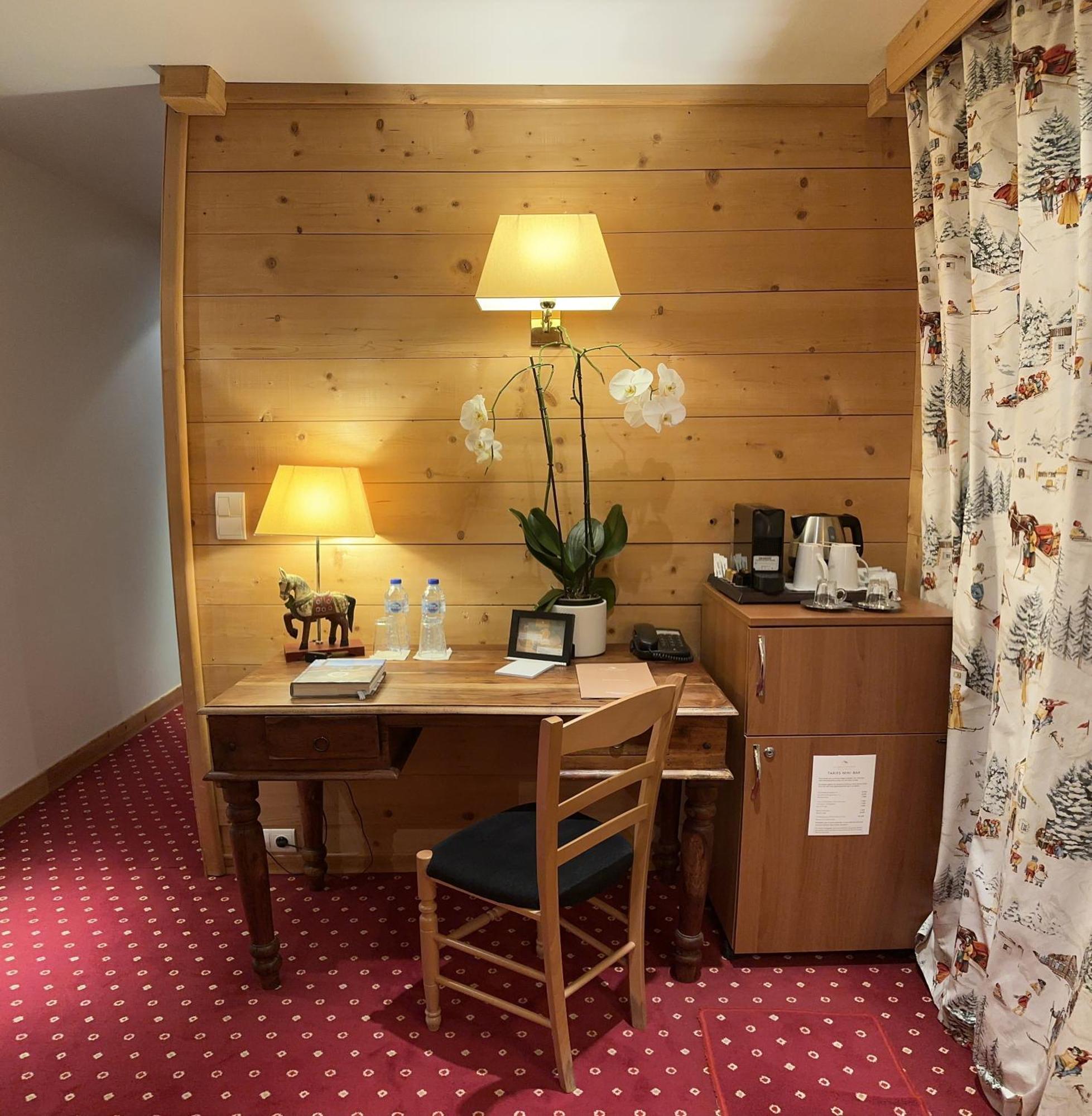 Hotel Le D'auron Restaurant Et